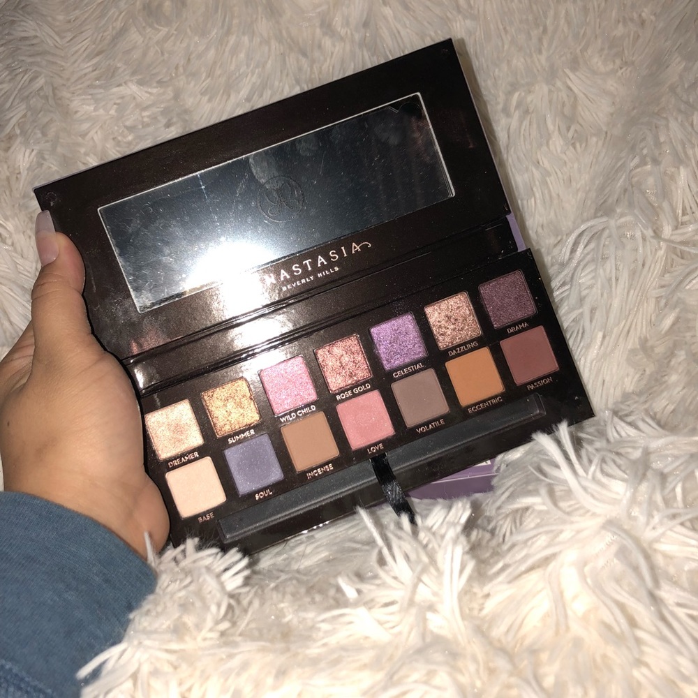 Norvina Pallete like new